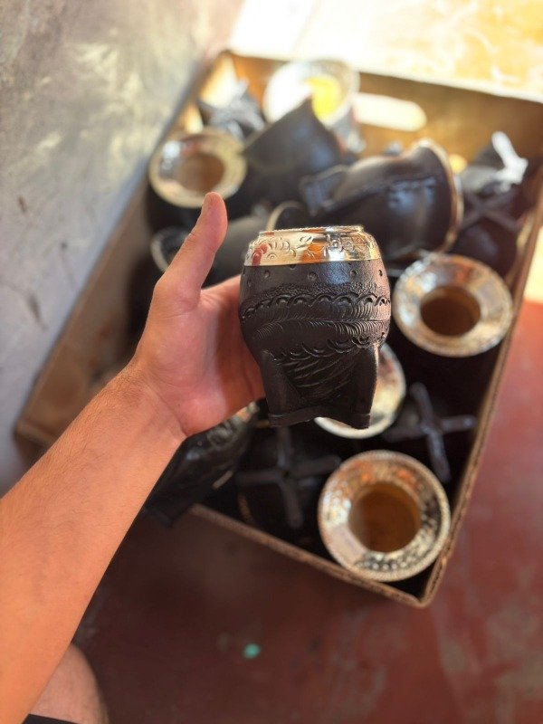 Producto - torpedo uruguayo, cuero dibujado, virola cincelada a lacre