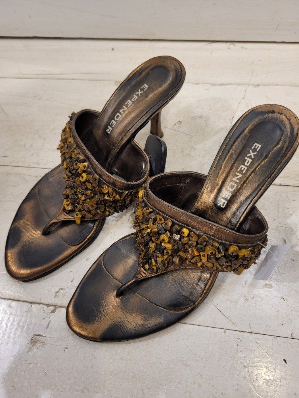 Producto - Sandalias EXPENDER marrones con canutillos Talle 38 - PRECIO: 28X