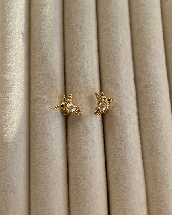 Producto - Aros pasantes colibrí de acero dorado 1cm