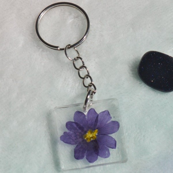 Producto - Llaveros cuadrados con flor violeta