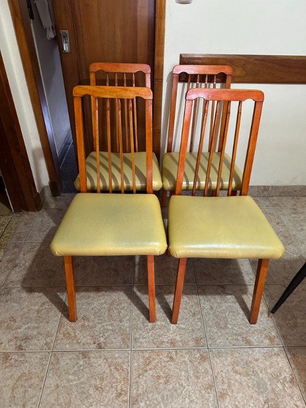 Producto - JUEGO 4 SILLAS DE MADERA TAPIZADAS SUPER FIRMES. PRECIO POR TODAS #12131