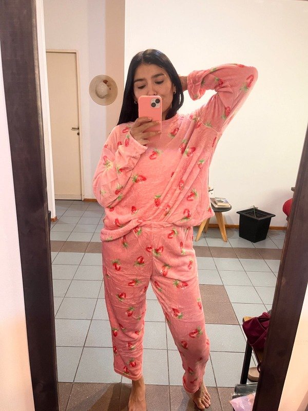 Producto - Pijama plush FRUTILLAS