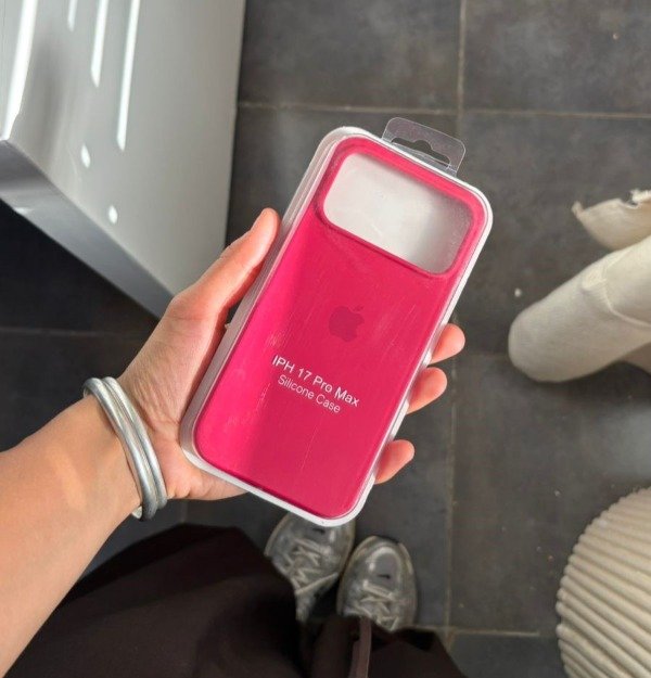 Producto - Silicone Case Cherry (IPhone 17 pro Max)