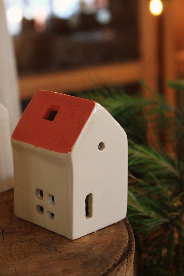 Producto - Casita de Ceramica (Techo rojo)