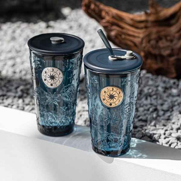 Producto - Vaso vidrio con relieve con tapa y sorbete