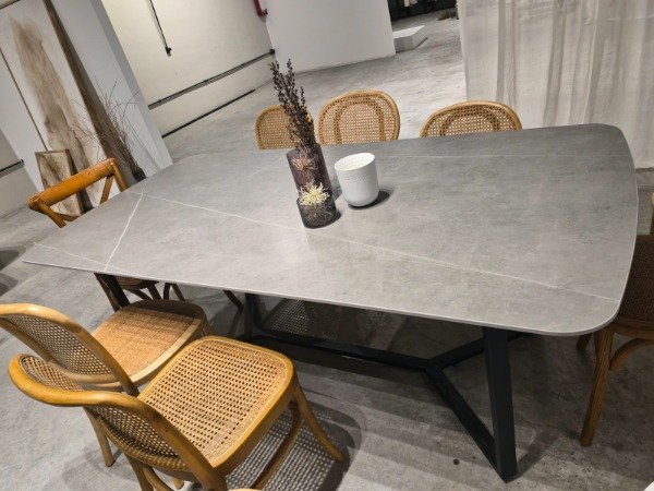 Producto - Mesa Albany Gris Marquina Base Negra - 1