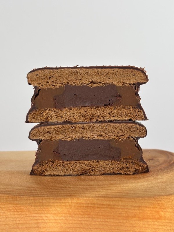 Producto - ALFAJOR CON CORAZON DE MOUSSE DE CHOCOLATE
