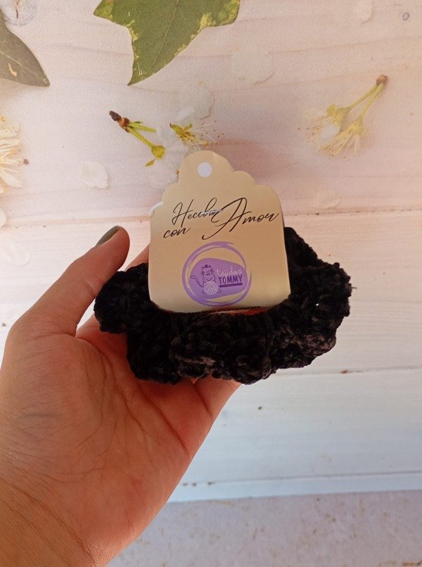 Producto - Scrunchies Extra Suave a Crochet- Negra