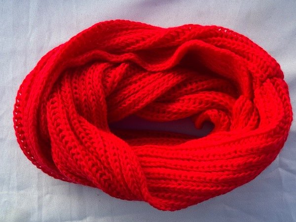 Producto - INFINITA DE LANA COLOR ROJO