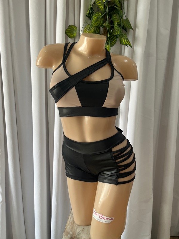 Producto - Traje a pedido negro engomado nude