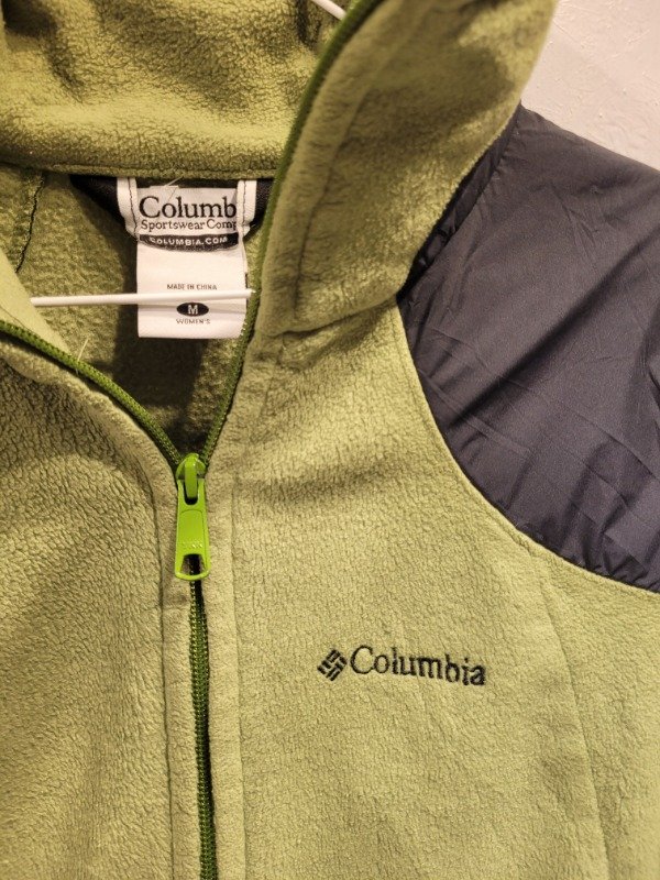 Producto - Polar COLUMBIA verde y negro cierre co pleto Talle M - PRECIO: 85X - 2