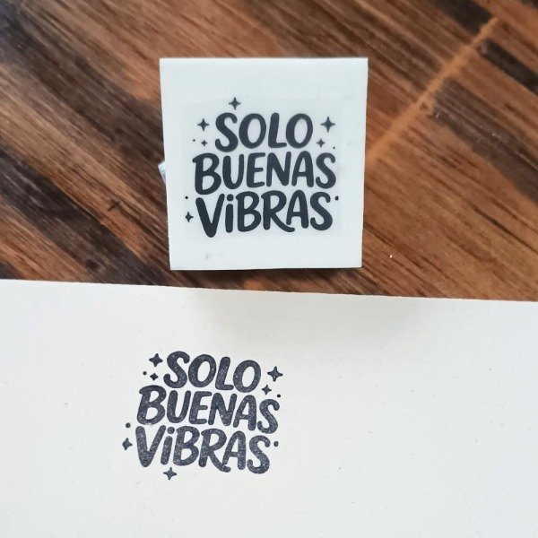 Producto - Sello solo buenas vibras 3x3 cm