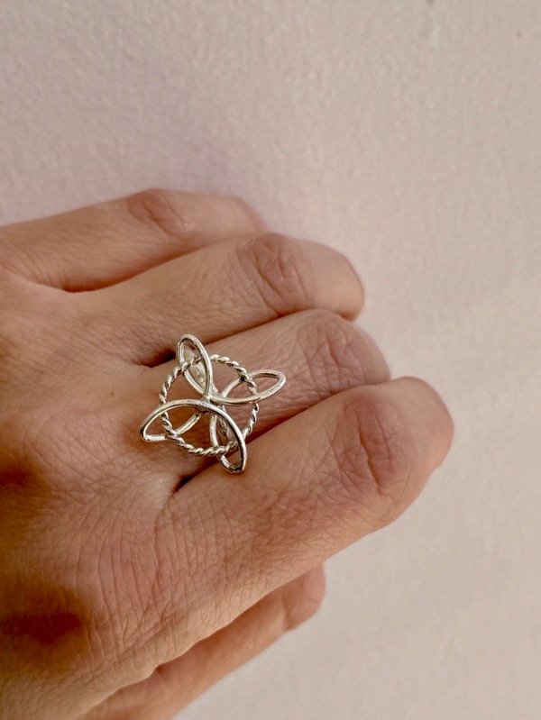 Producto - Anillo Nudo de Bruja