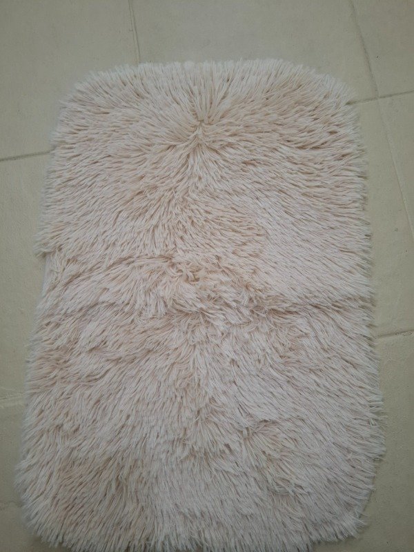 Producto - Alfombra peluda beige