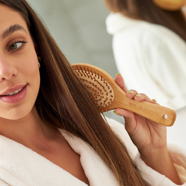 Producto - Cepillo de Bambú Grande para el Cabello - Whole Green