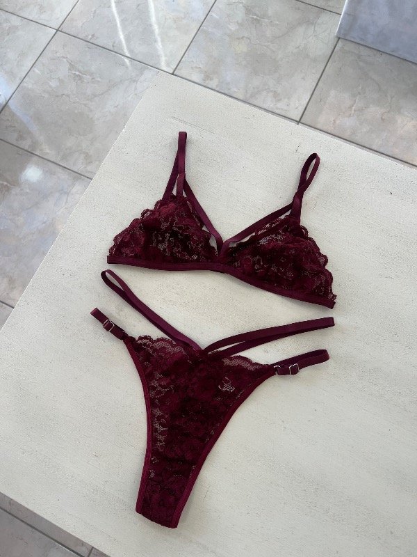 Producto - Conjunto bralette c/ tiras puntilla bordó