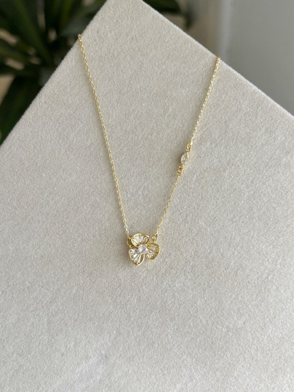 Producto - Collar Flor con Punto de Luz Acero Dorado