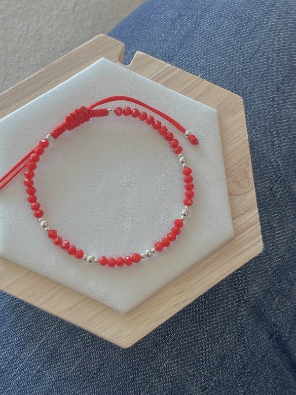 Producto - Pulsera de hilo con cristales y  3 bolitas