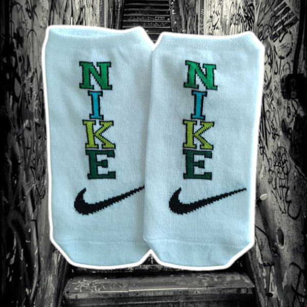 Producto - Nike letras verdes