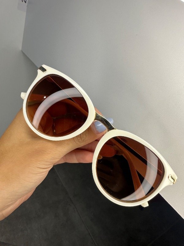Producto - Lentes crema pata metalica