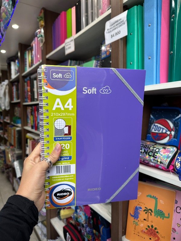 Producto - Cuaderno A4 Soft Violeta Cuadriculado CON CARPETA
