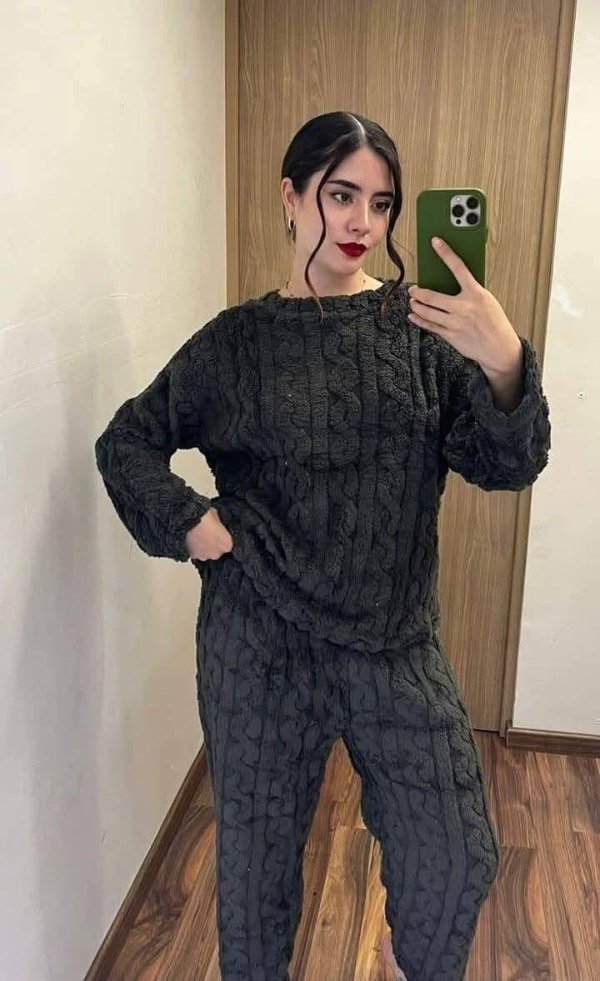 Producto - PIJAMA TRENZADO POLAR SOFT - Negro -
