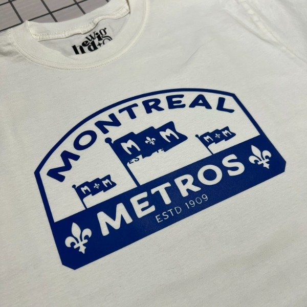 Baby Tee con doble estampa Montreal Metros Heated Rivalry — imagen 6