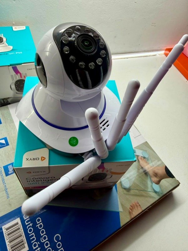 Producto - CAMARA DE SEGURIDAD IP 360 GRADOS CON PANTALLA