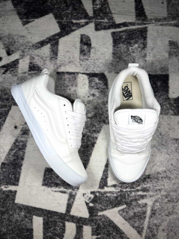 Producto - VANS KNU "total white" - 0
