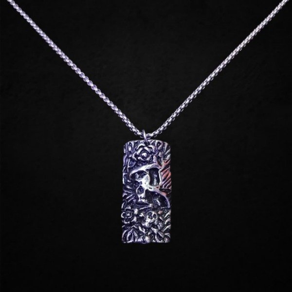 Producto - Collar rectángulo acero tallado