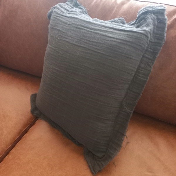 Producto - Almohadón Volado Gris