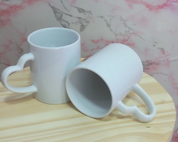 Producto - TAZA DE CERAMICA BLANCA "ASA CORAZON "