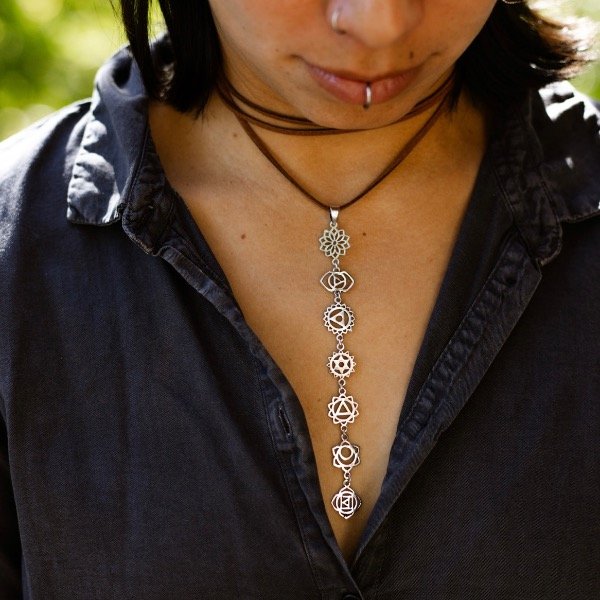 Producto - Collar Chakras Plata y Gamuza - 1