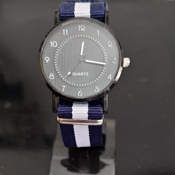 Producto - Reloj Esfera Negra Malla Azul y blanca