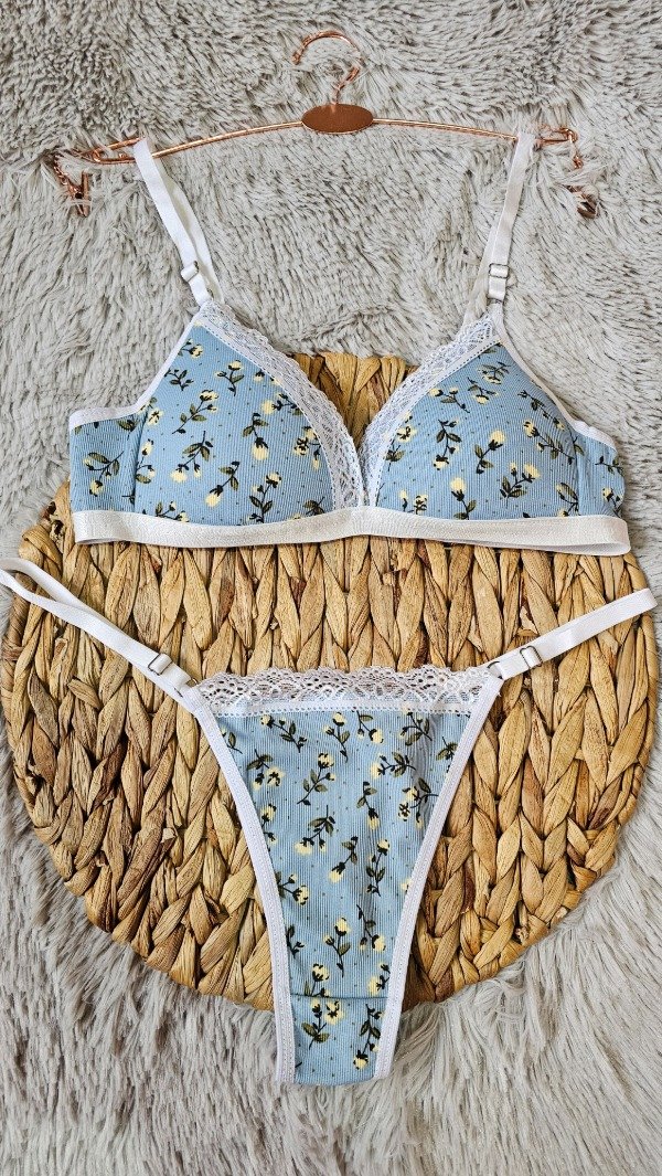 Producto - Triangulito coquette con flores - 5