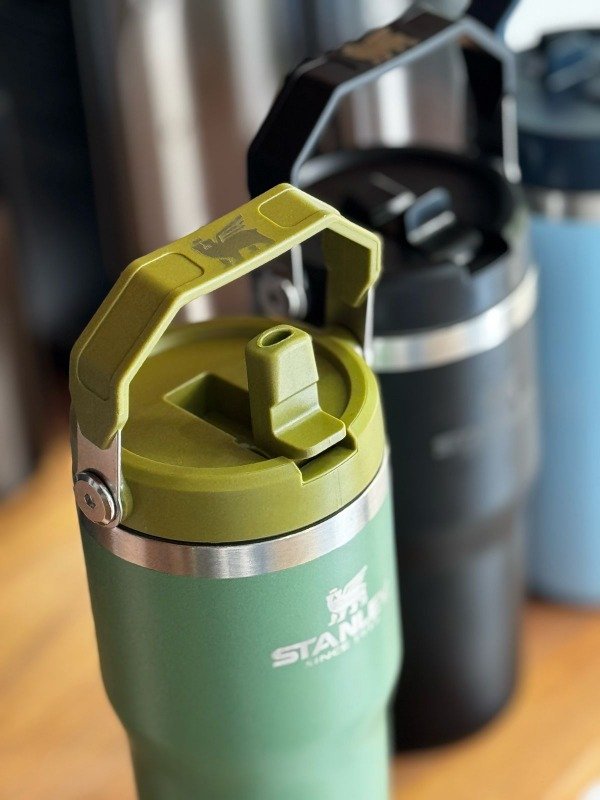 Producto - Botella Flip Straw Stanley 650ml