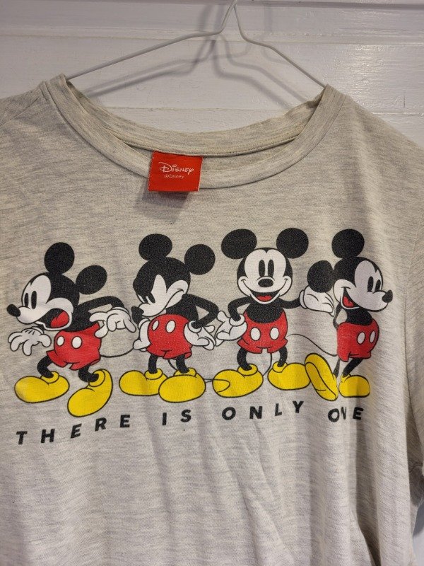 Producto - Remera DISNEY gris mickey- Talle XS- PRECIO: 14X - 1