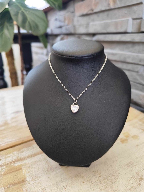 Producto - Collar corazón strass blanco modelo 2. Acero quirúrgico
