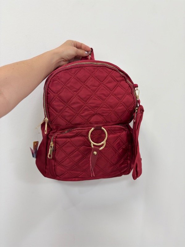 Producto - Mochila tipo impermeable roja dije redondo - 0