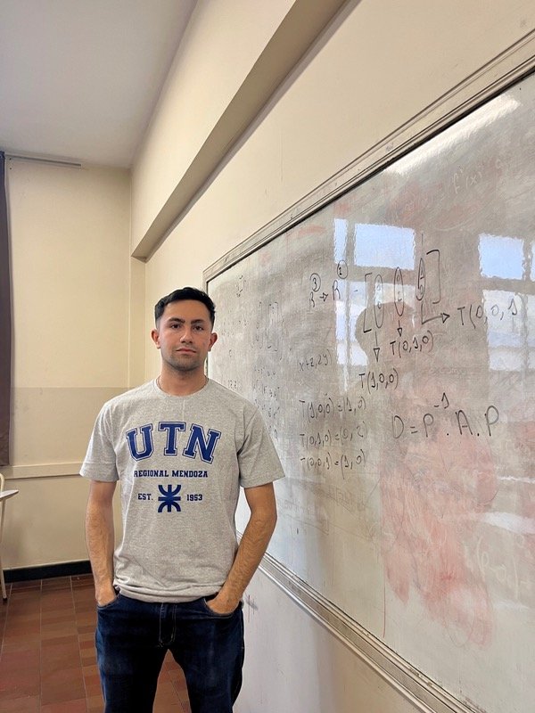 Producto - Remera UTN (Consultar disponibilidad de colores)