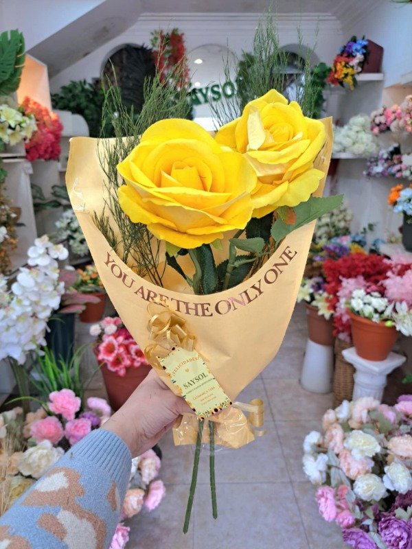 Producto - RAMO YOU ARE THE ONE DE 2 ROSAS GRANDES CON FOLLAJE
