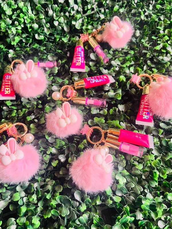 Producto - Set de 2 glosses labiales con llaverito pompón y hebillita