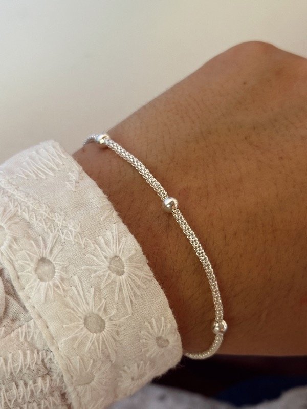 Producto - Pulsera tejida bolitas