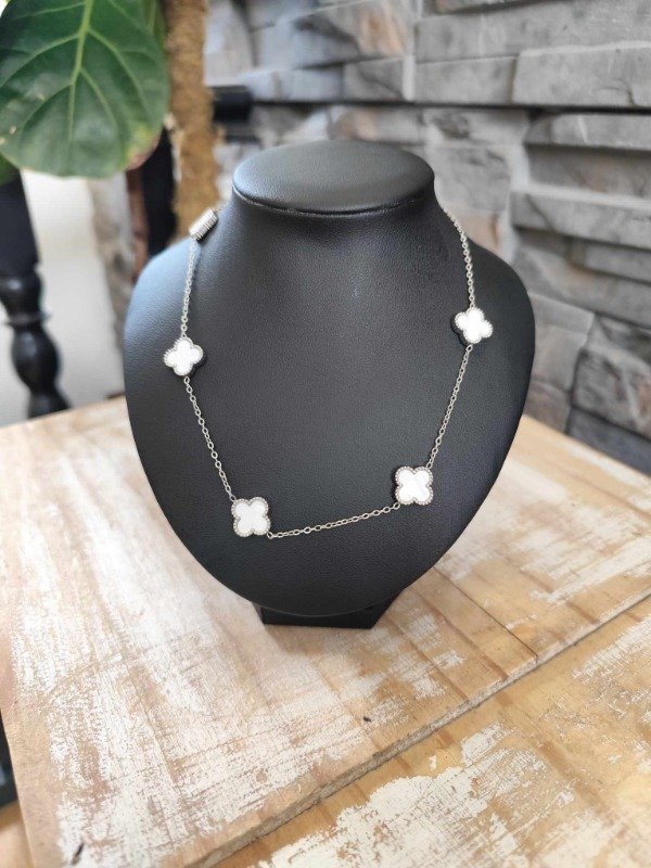 Producto - Collar trébol blanco grande. Acero quirúrgico.