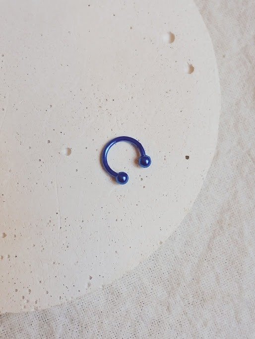 Producto - Piercing septum azul - Acero quirúrgico