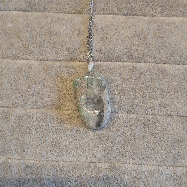 Producto - Collar RAÍZ DE ESMERALDA