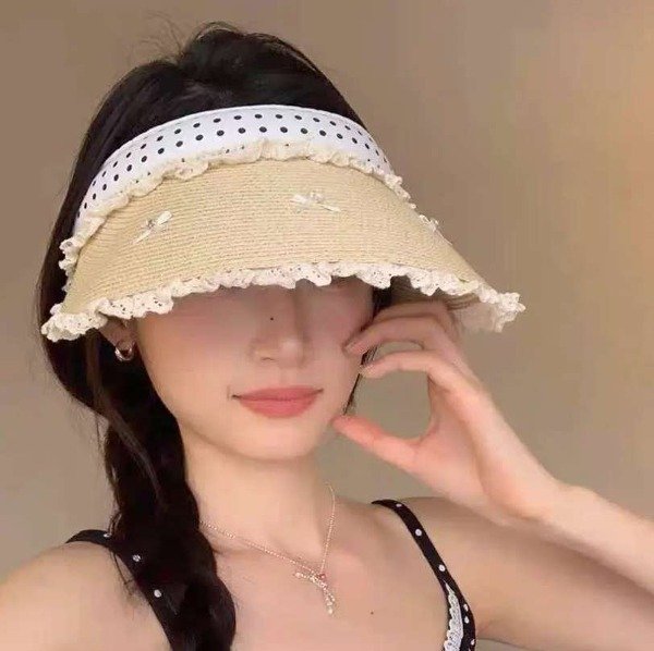 Producto - Gorra visor de lunares con beige