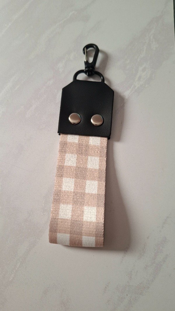 Producto - Llavero mini cuadrilla beige