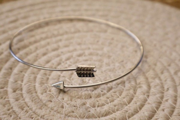 Producto - Brazalete Flechita acero blanco