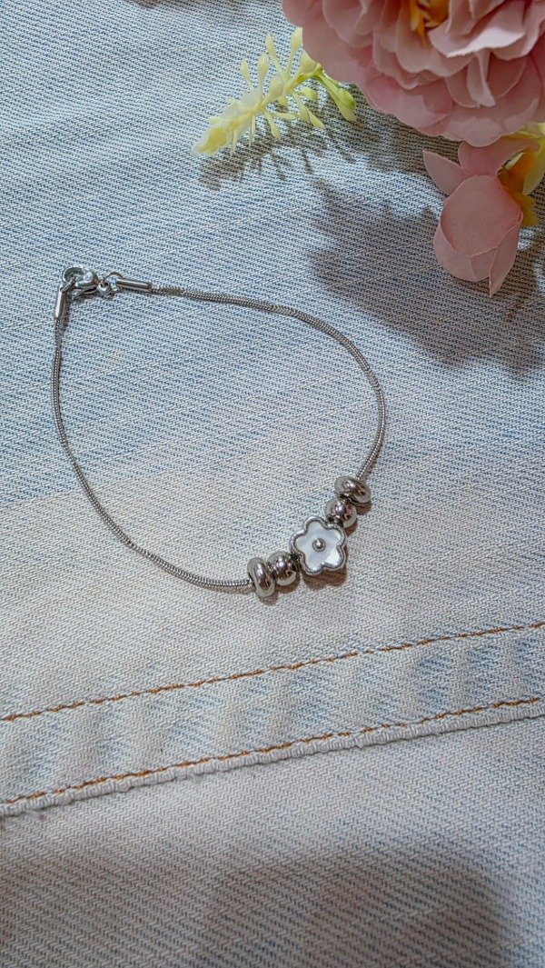 Producto - Pulsera flor blanca AQ